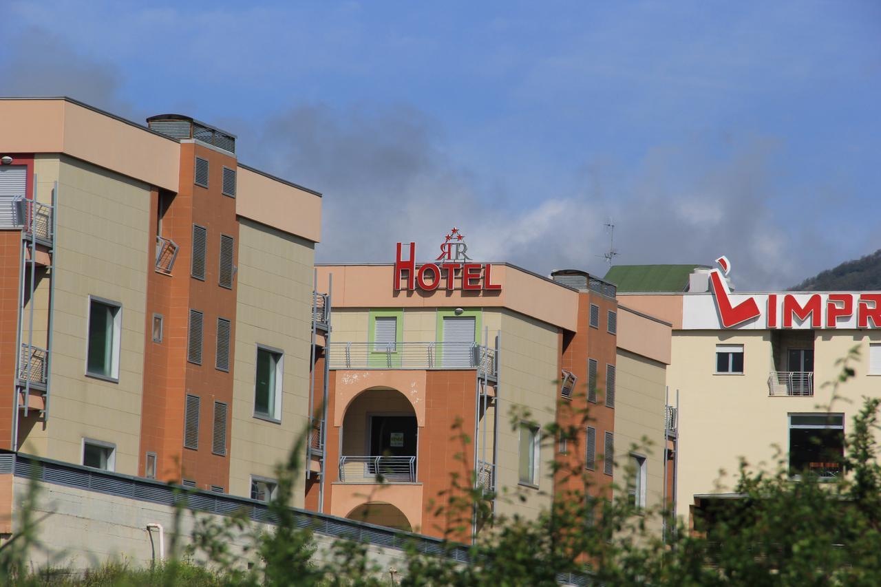 I Rocchi Hotel Тито Экстерьер фото